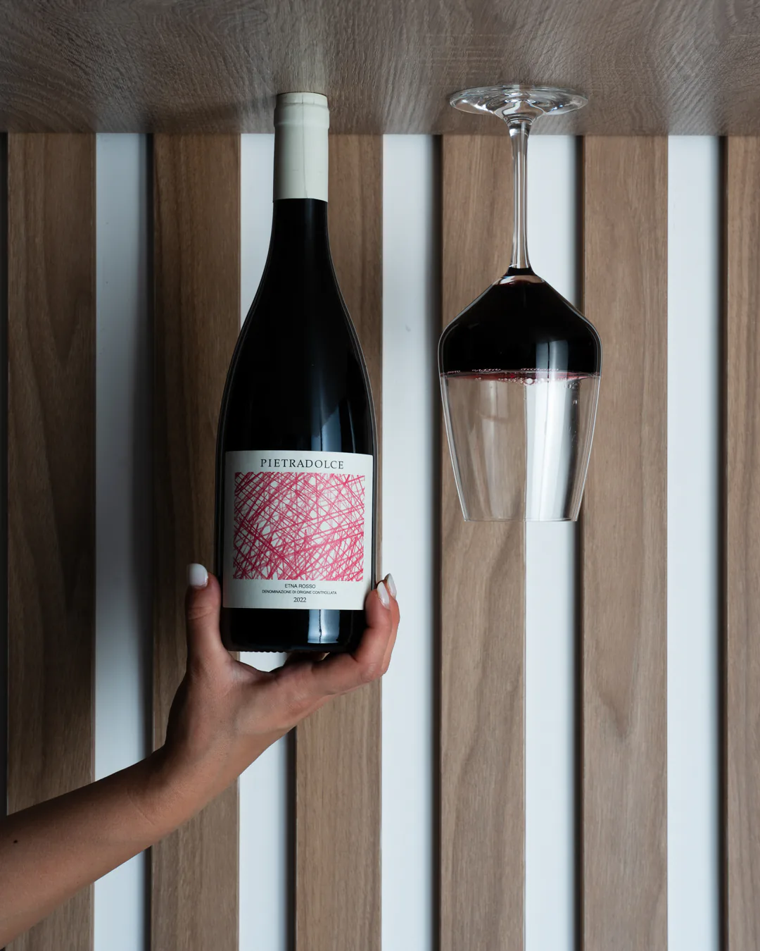 Una bottiglia di Etna Rosso dalla carta dei vini di Sabìa