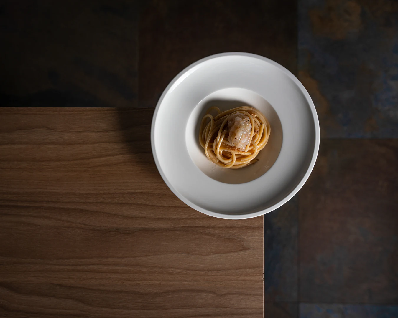 Spaghetto mantecato agli agrumi con tartara di gambero bianco
